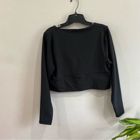 Abercrombie & Fitch YPB Sculptlux Long Sleeve Slim Squareneck Top in Black - Picture 7 of 7